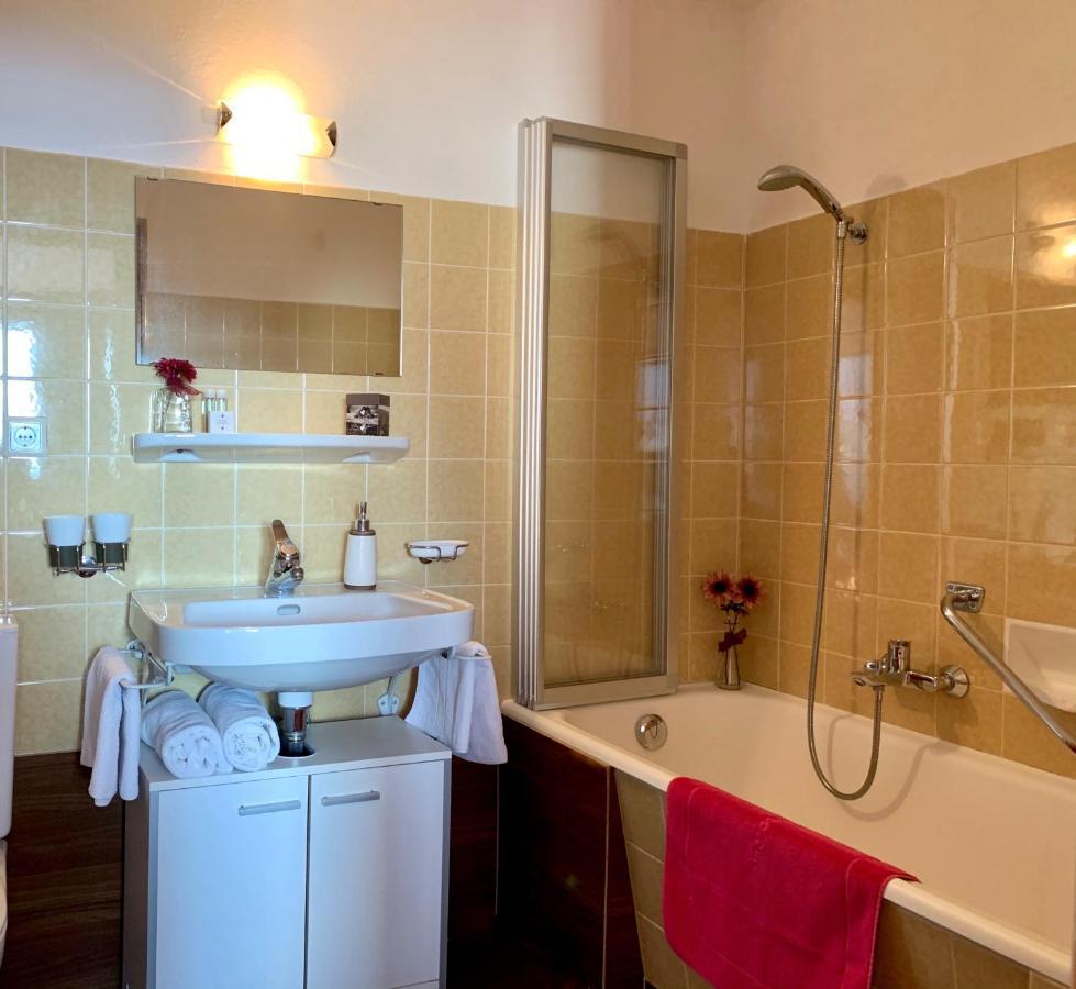 Haus Lukas Bed & Breakfast Зеефелд в Тирол Екстериор снимка